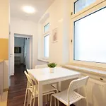 Tolstov - 1 Or 4 - 15 Min To Messe Dus - 10 Min Old Town Dus