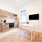 Tolstov - 1 Or 4 - 15 Min To Messe Dus - 10 Min Old Town Dus *