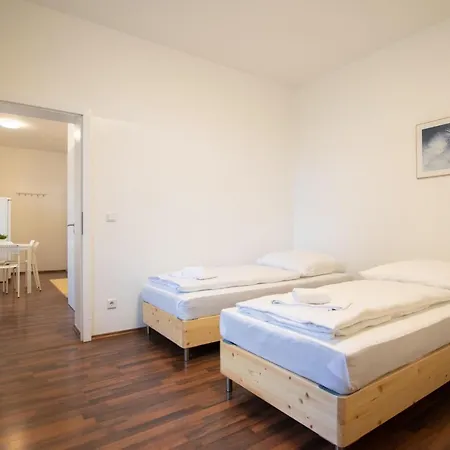 Tolstov Apartments - 4 Room Apartment - 15 Min To Messe Dus - 10 Min Old To Town Dus *