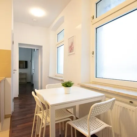 Tolstov Apartments - 4 Room Apartment - 15 Min To Messe Dus - 10 Min Old To Town Dus