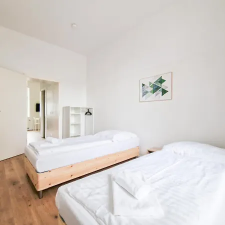 Tolstov Apartments - 4 Room Apartment - 15 Min To Messe Dus - 10 Min Old To Town Dus