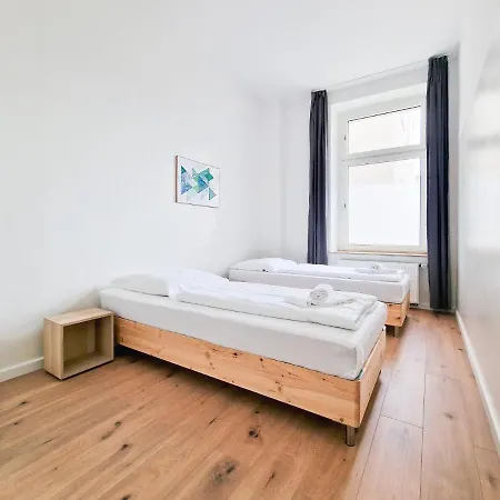 Tolstov Apartments - 4 Room Apartment - 15 Min To Messe Dus - 10 Min Old To Town Dus 아파트
