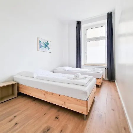 Tolstov Apartments - 4 Room Apartment - 15 Min To Messe Dus - 10 Min Old To Town Dus *