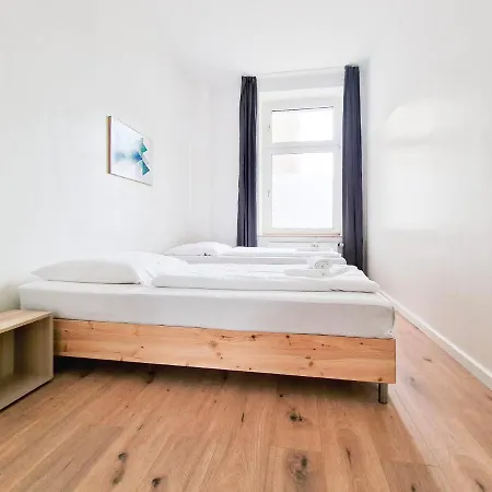 Tolstov Apartments - 4 Room Apartment - 15 Min To Messe Dus - 10 Min Old To Town Dus 뒤셀도르프