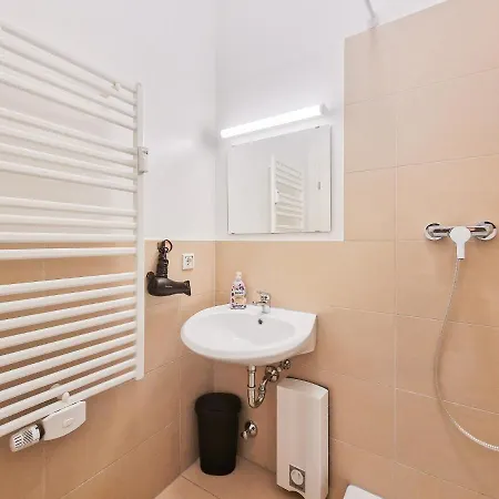 Tolstov Apartments - 4 Room Apartment - 15 Min To Messe Dus - 10 Min Old To Town Dus 아파트 *