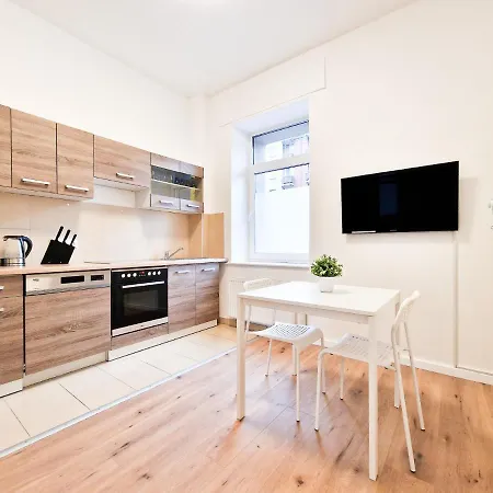 Tolstov Apartments - 4 Room Apartment - 15 Min To Messe Dus - 10 Min Old To Town Dus *