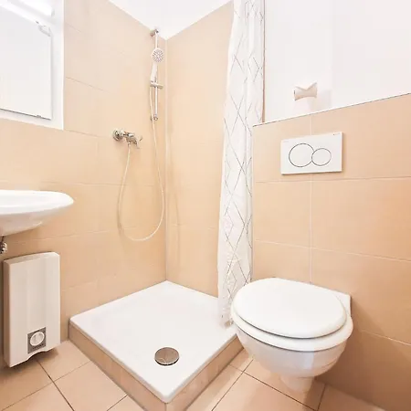Tolstov Apartments - 4 Room Apartment - 15 Min To Messe Dus - 10 Min Old To Town Dus
