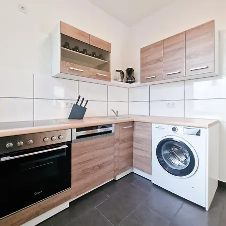 Tolstov Apartments - 4 Room Apartment - 15 Min To Messe Dus - 10 Min Old To Town Dus 뒤셀도르프
