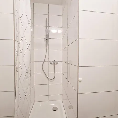 Tolstov Apartments - 4 Room Apartment - 15 Min To Messe Dus - 10 Min Old To Town Dus *