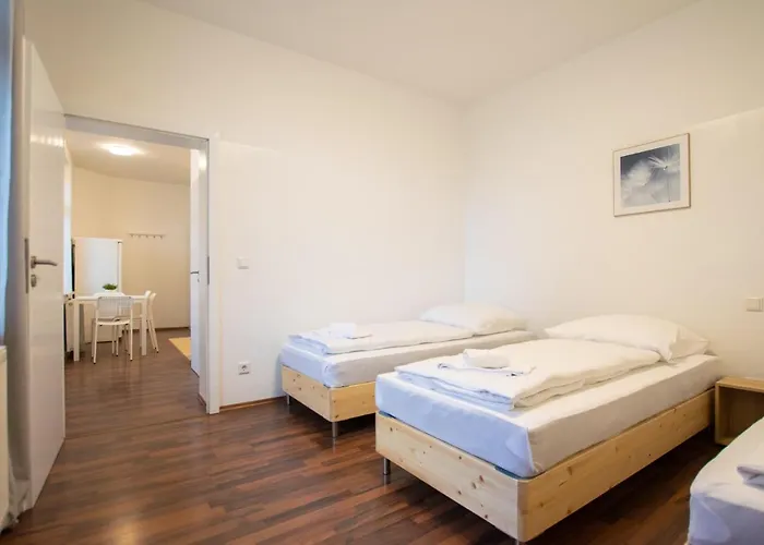 Tolstov - 1 Or 4 - 15 Min To Messe Dus - 10 Min Old Town Dus *