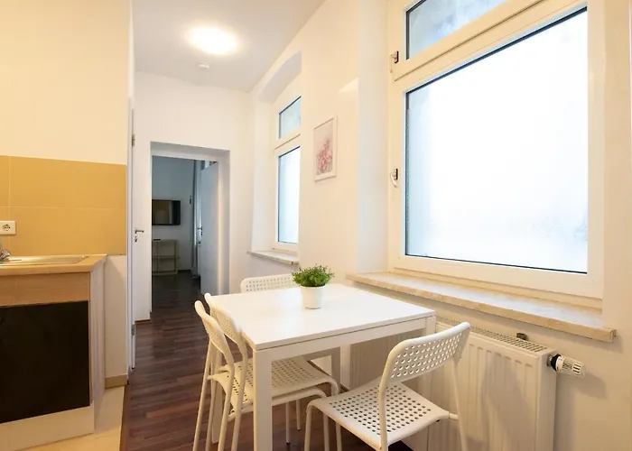 Tolstov - 1 Or 4 - 15 Min To Messe Dus - 10 Min Old Town Dus