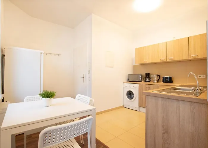 Tolstov - 1 Or 4 - 15 Min To Messe Dus - 10 Min Old Town Dus Apartment