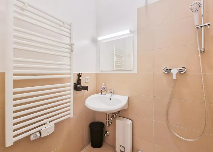 Tolstov - 1 Or 4 - 15 Min To Messe Dus - 10 Min Old Town Dus Appartement *