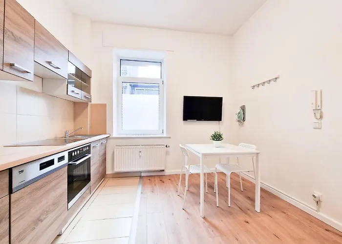 Tolstov - 1 Or 4 - 15 Min To Messe Dus - 10 Min Old Town Dus Appartement *