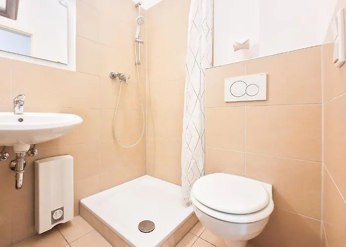 Tolstov - 1 Or 4 - 15 Min To Messe Dus - 10 Min Old Town Dus