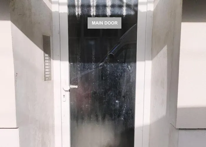 Tolstov - 1 Or 4 - 15 Min To Messe Dus - 10 Min Old Town Dus Appartement *